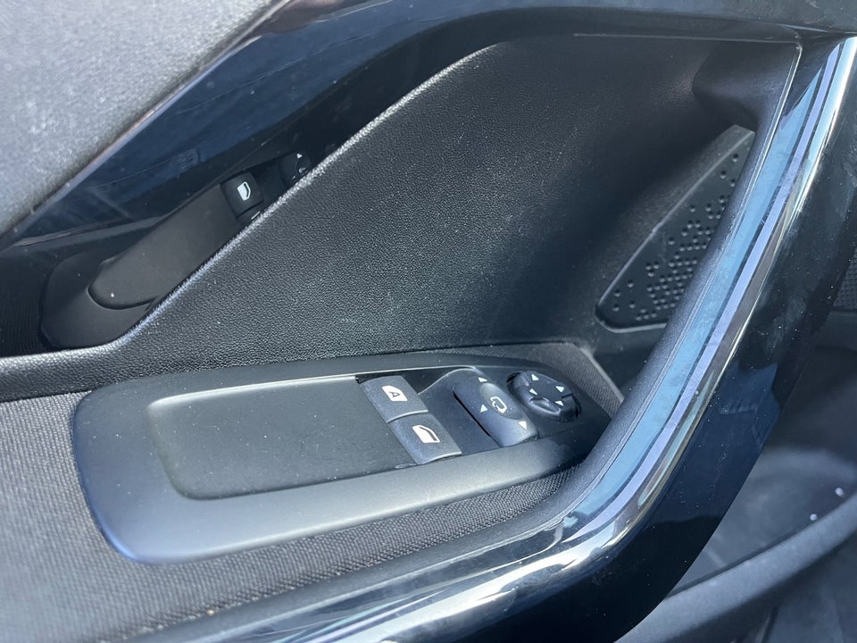 Peugeot 208 1,2 PureTech 82 Allure Sky 5d