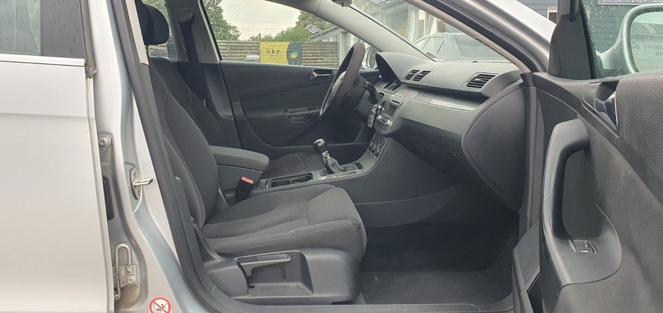 VW Passat 1,6 FSi Comfortline Variant 5d