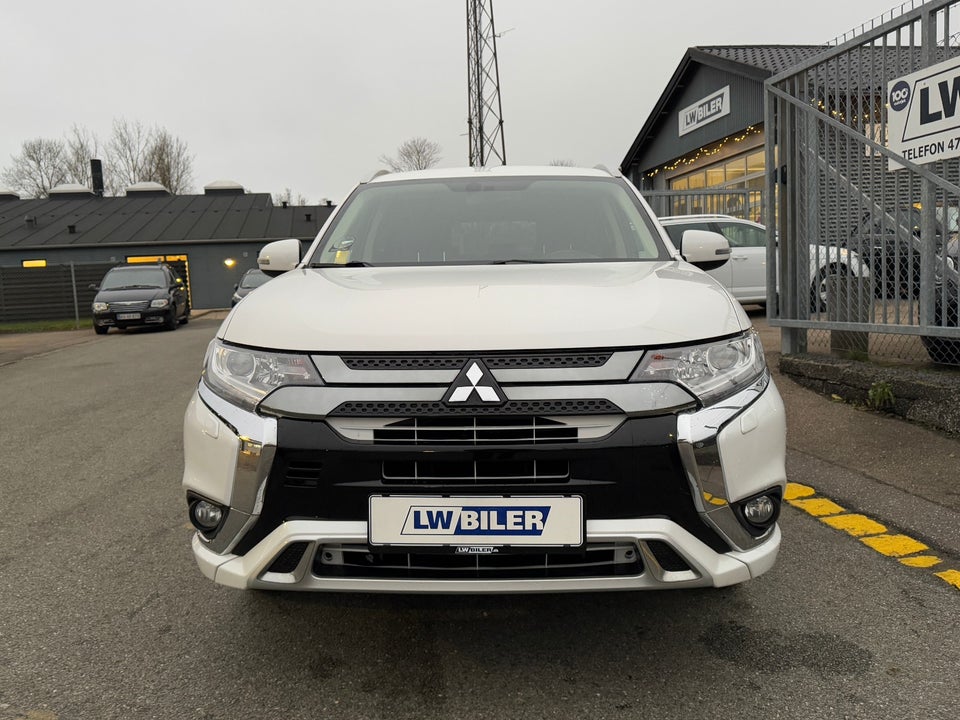 Mitsubishi Outlander 2,4 PHEV Inform CVT 4WD 5d