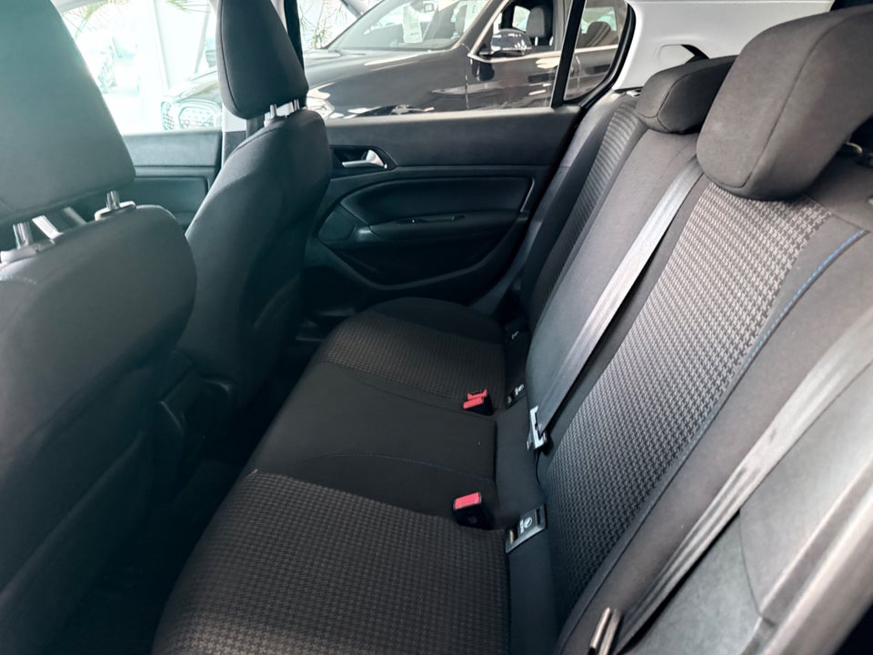 Peugeot 308 1,5 BlueHDi 130 Style 5d