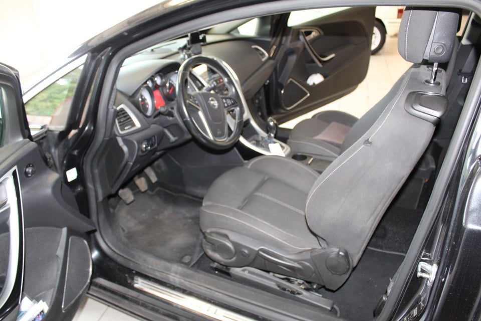 Opel Astra 1,6 T 180 Sport GTC 3d