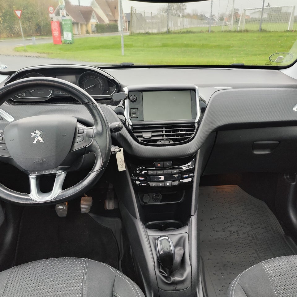 Peugeot 208 1,6 BlueHDi 100 Allure Sky 5d