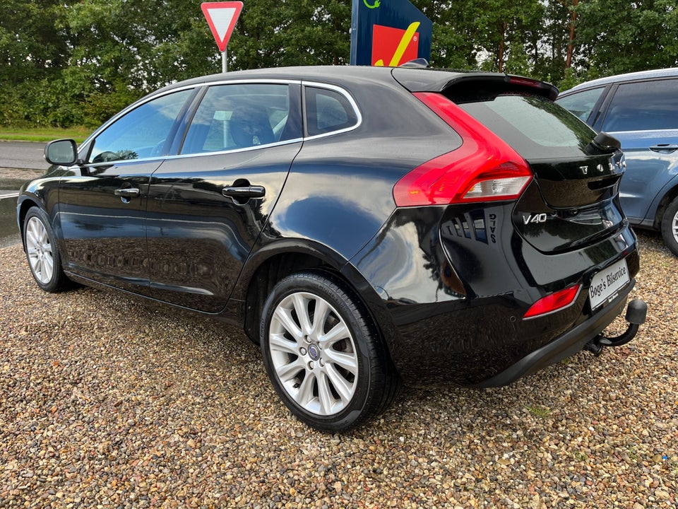 Volvo V40 2,0 T2 122 Momentum 5d