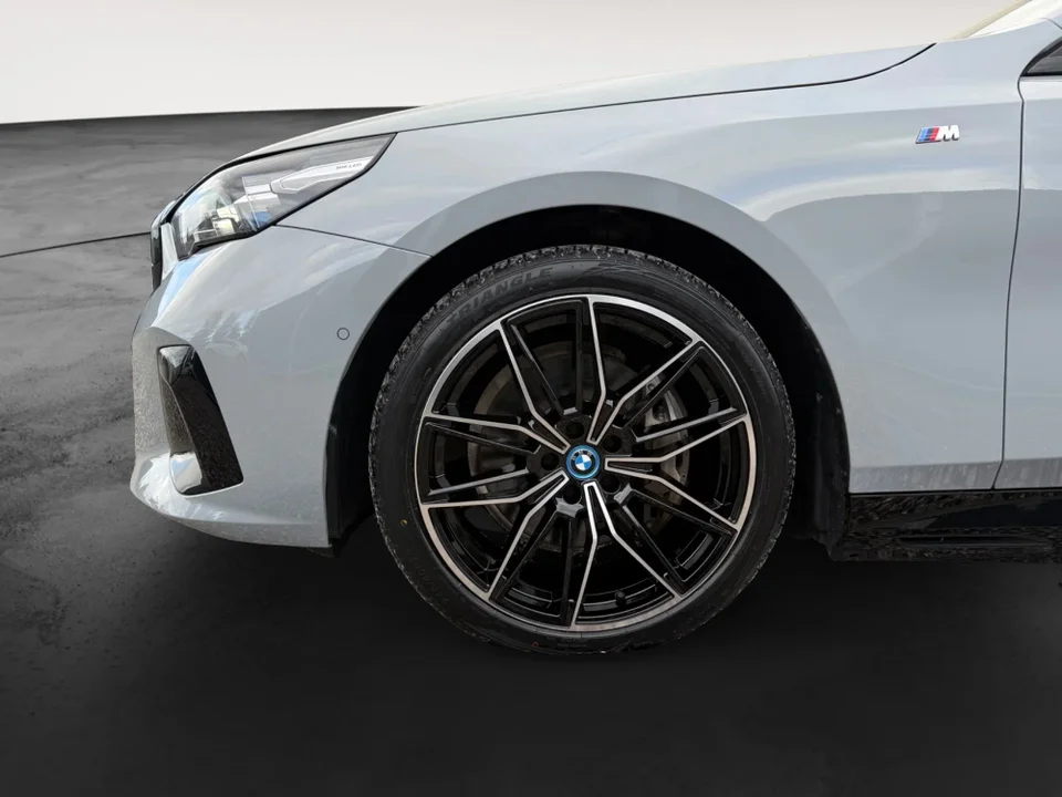 BMW i5 eDrive40 M-Sport 4d