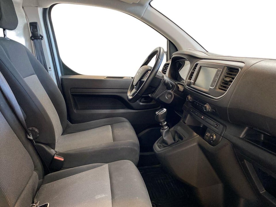 Toyota ProAce 2,0 D 144 Medium Comfort Master 4d