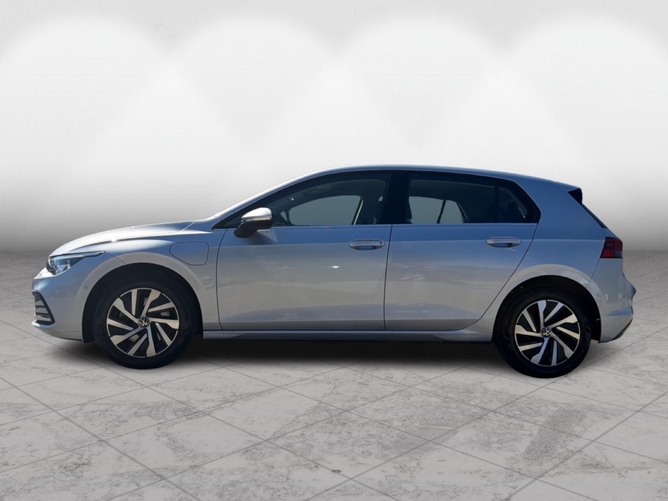 VW Golf VIII 1,4 eHybrid DSG 5d