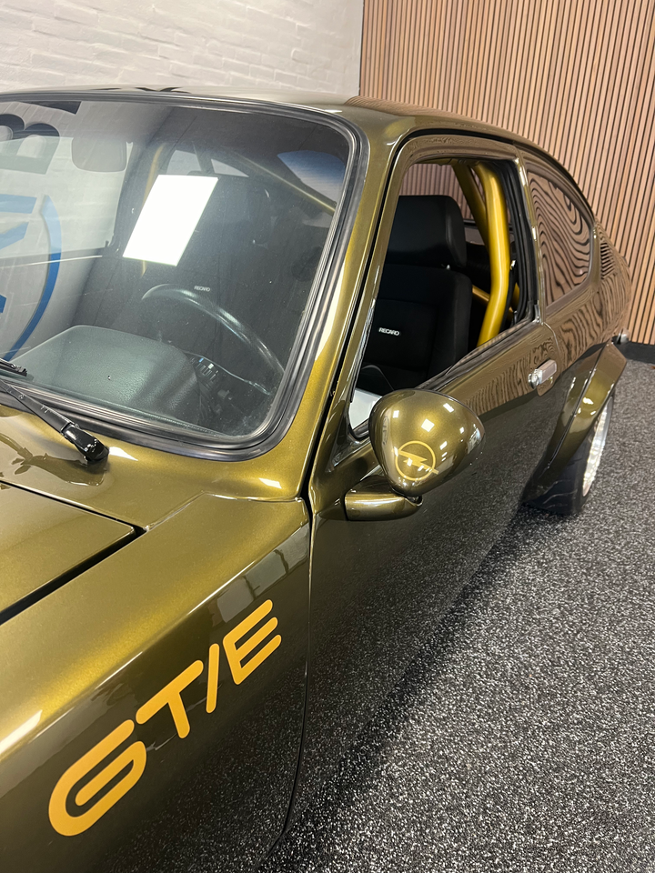 Opel Kadett 2,4 Coupé 2d