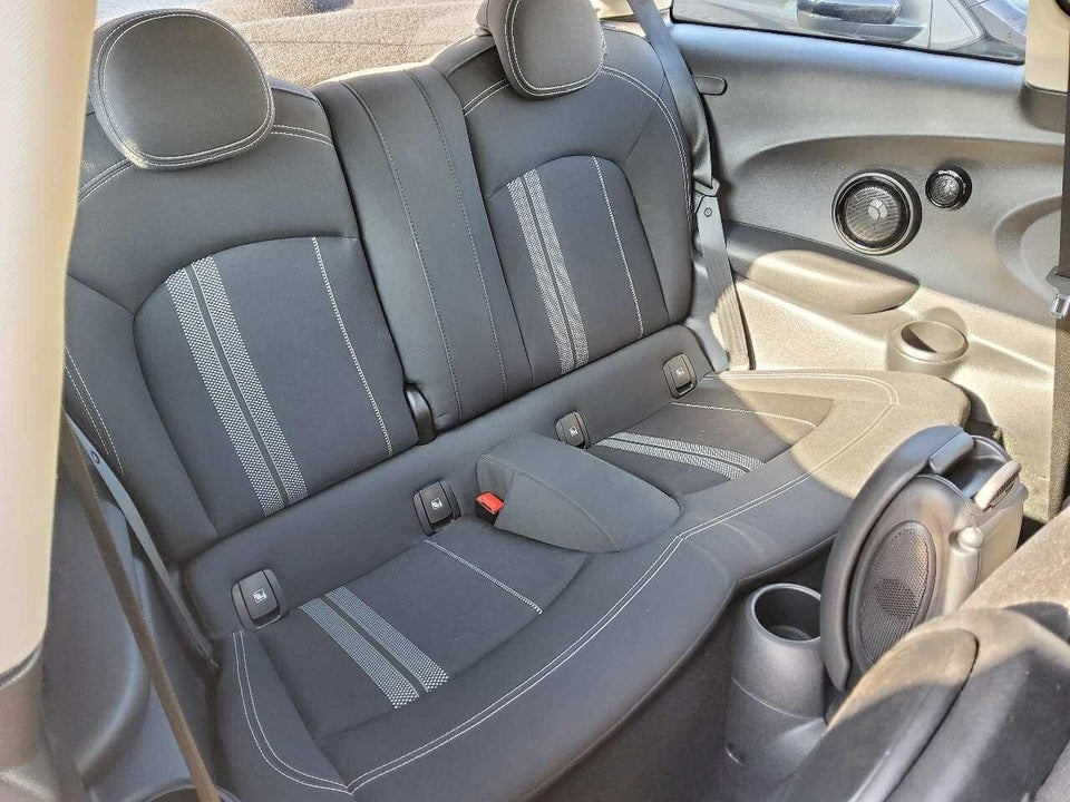 MINI Cooper SE Essential 3d