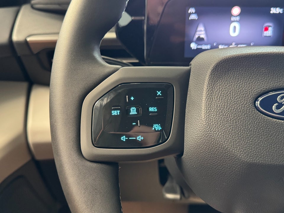 Ford Capri 82 Select Extended Range 5d