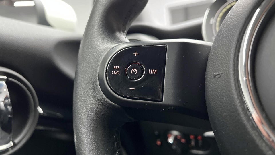 MINI Cooper SE Essential 3d