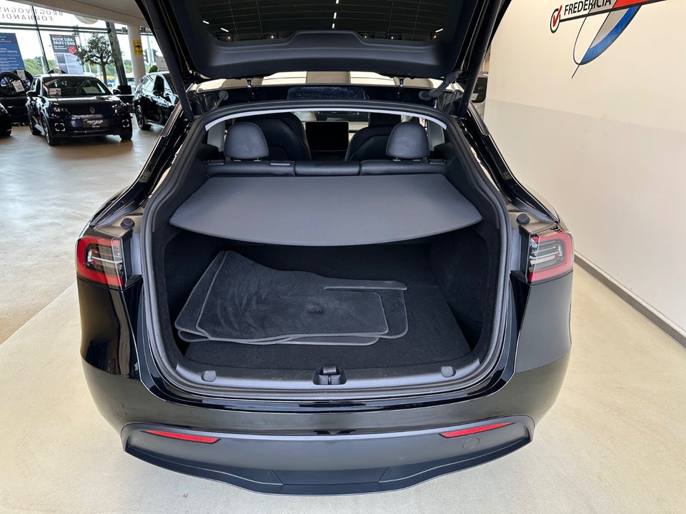 Tesla Model Y RWD 5d