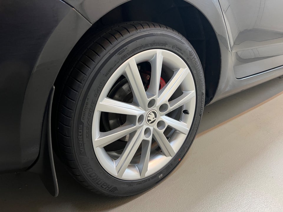 Skoda Octavia 2,0 TDi 150 Elegance Combi DSG 5d