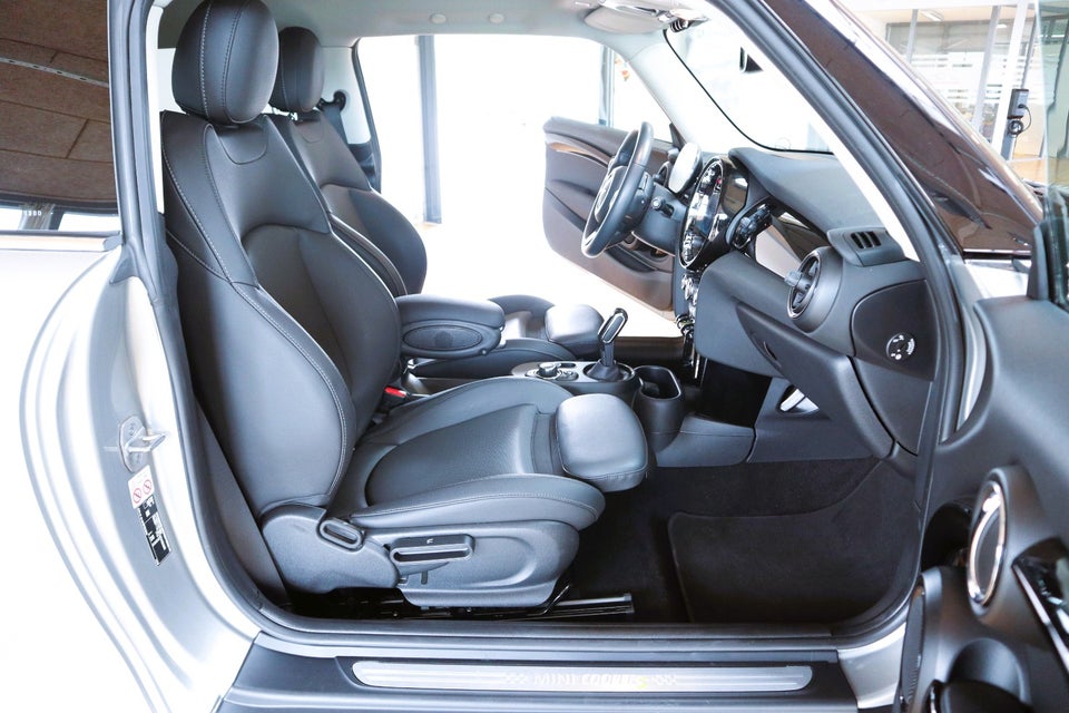 MINI Cooper SE Classic Trim 3d
