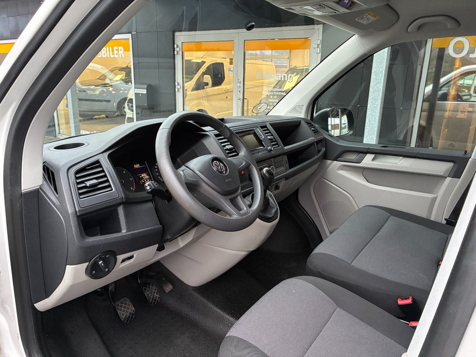 VW Transporter 2,0 TDi 102 Kassevogn lang