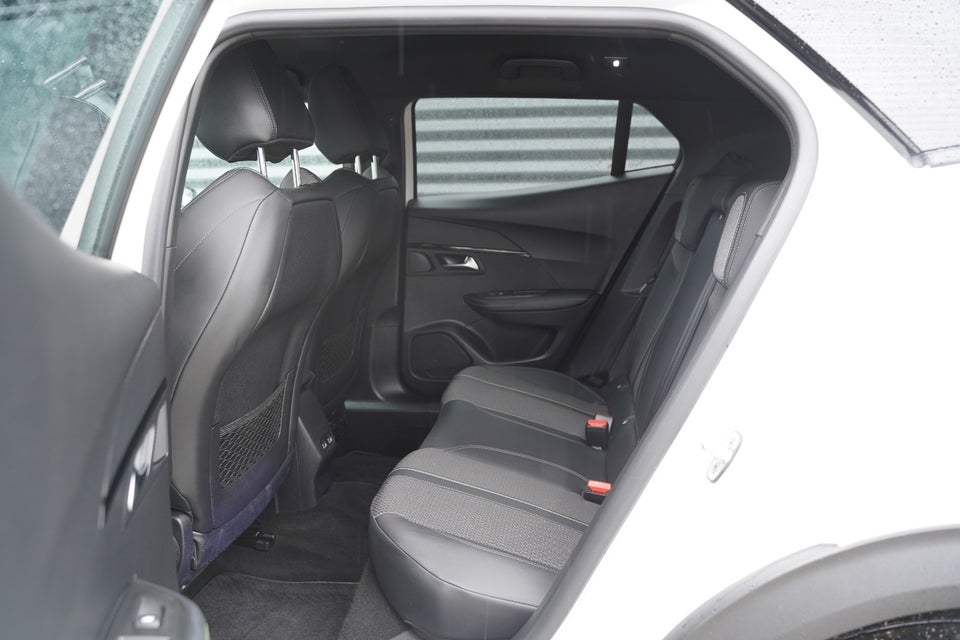 Peugeot e-2008 50 GT 5d