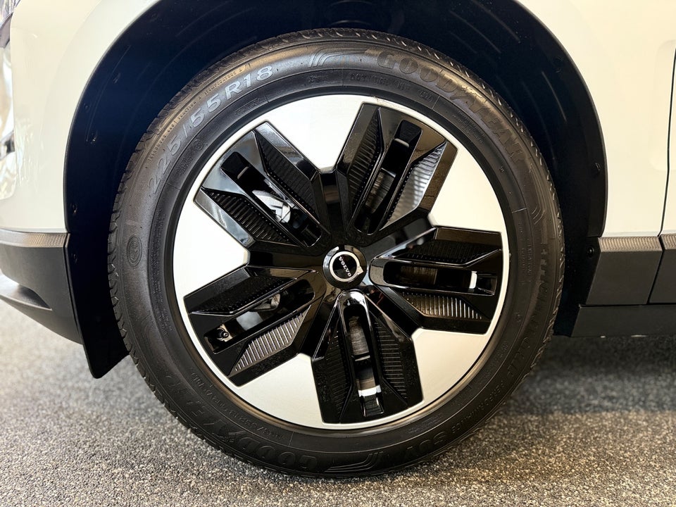 Volvo EX30 Standard Range Plus 5d