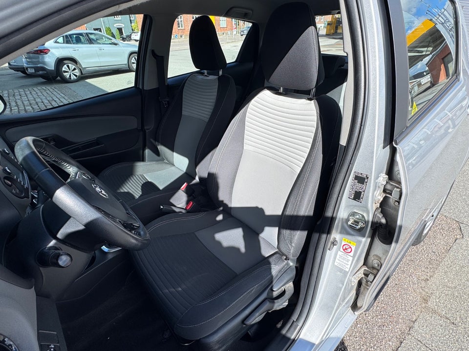 Toyota Yaris 1,0 VVT-i T2 5d