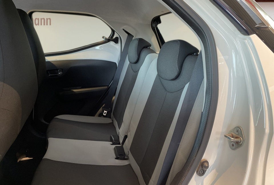 Toyota Aygo 1,0 VVT-i x-play 5d