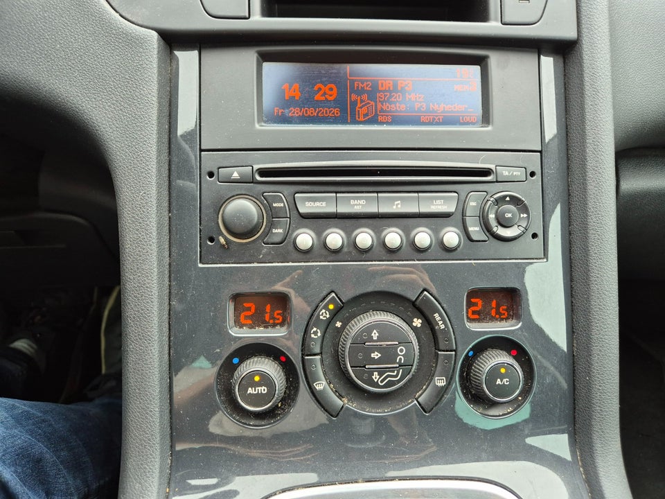Peugeot 5008 1,6 HDi 112 Premium 7prs 5d