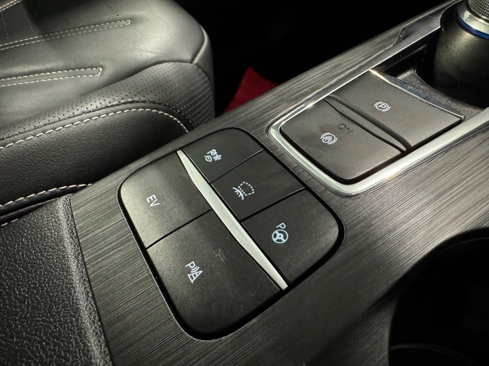 Ford Kuga 2,5 PHEV Vignale CVT 5d