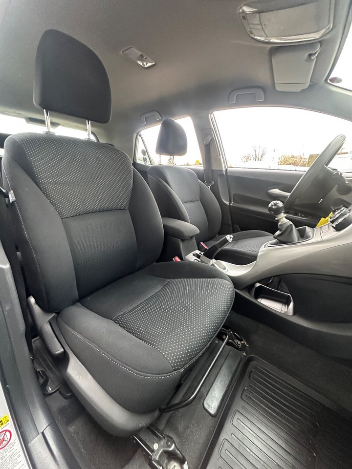 Toyota Auris 1,3 T2 5d