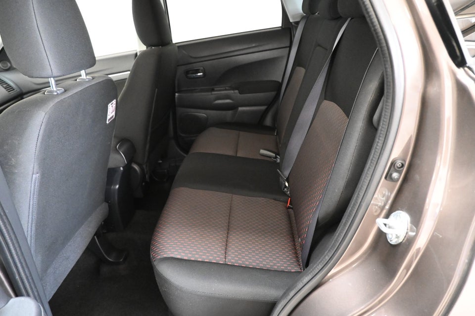 Mitsubishi ASX 1,6 Invite 5d