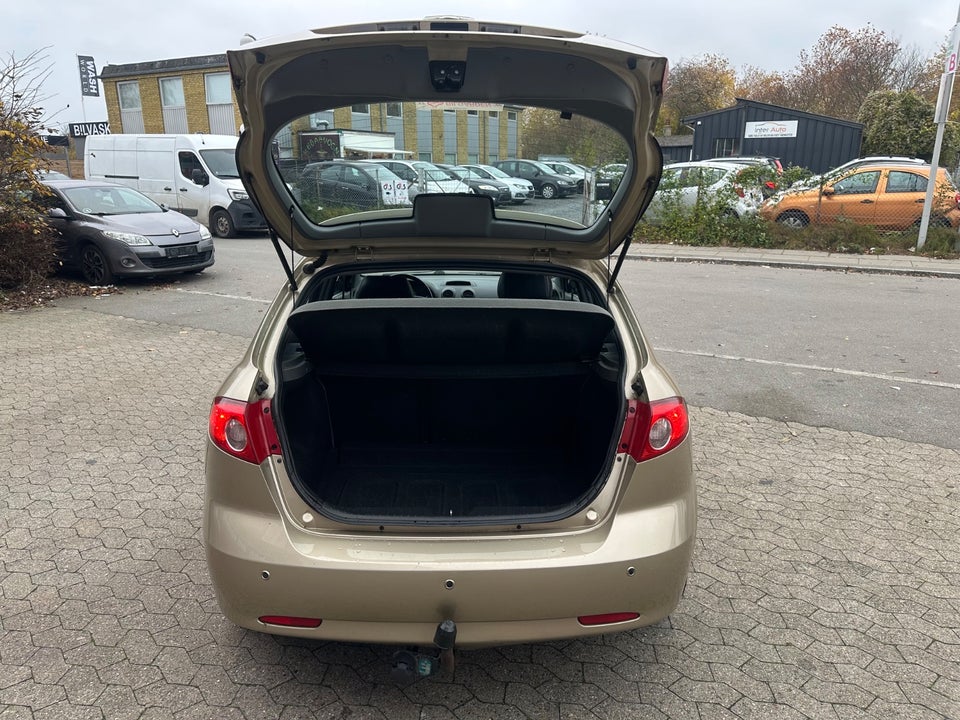 Chevrolet Lacetti 1,6 SX 5d