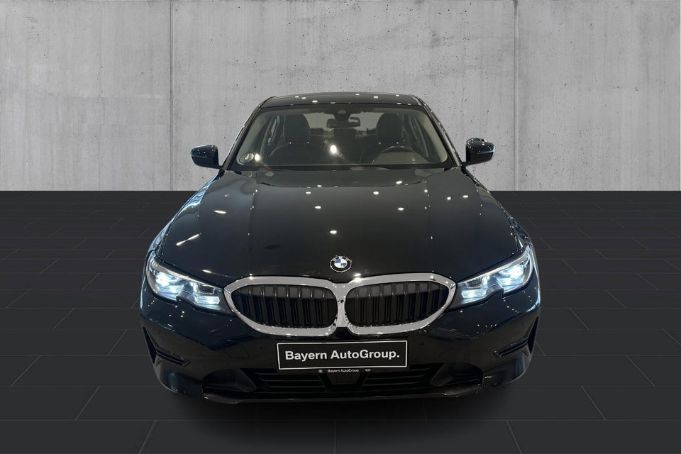 BMW 330i 2,0 Connected aut. 4d