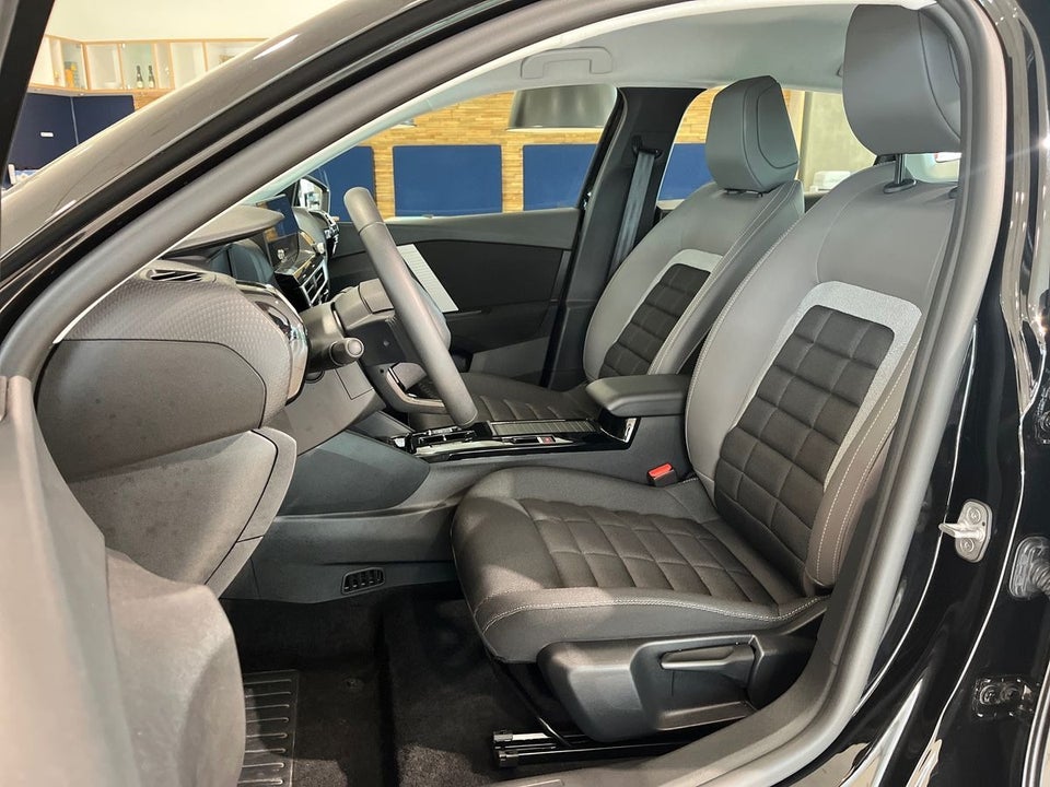 Citroën ë-C4 X 50 Plus 4d