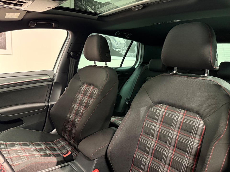 VW Golf VII 2,0 GTi Performance DSG 5d