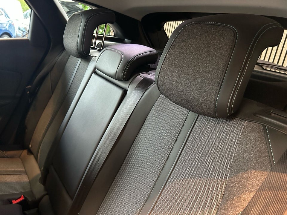 Peugeot 3008 1,5 BlueHDi First Selection EAT8 5d