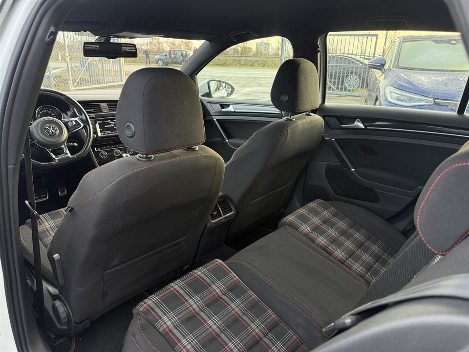 VW Golf VII 2,0 GTi DSG BMT 5d