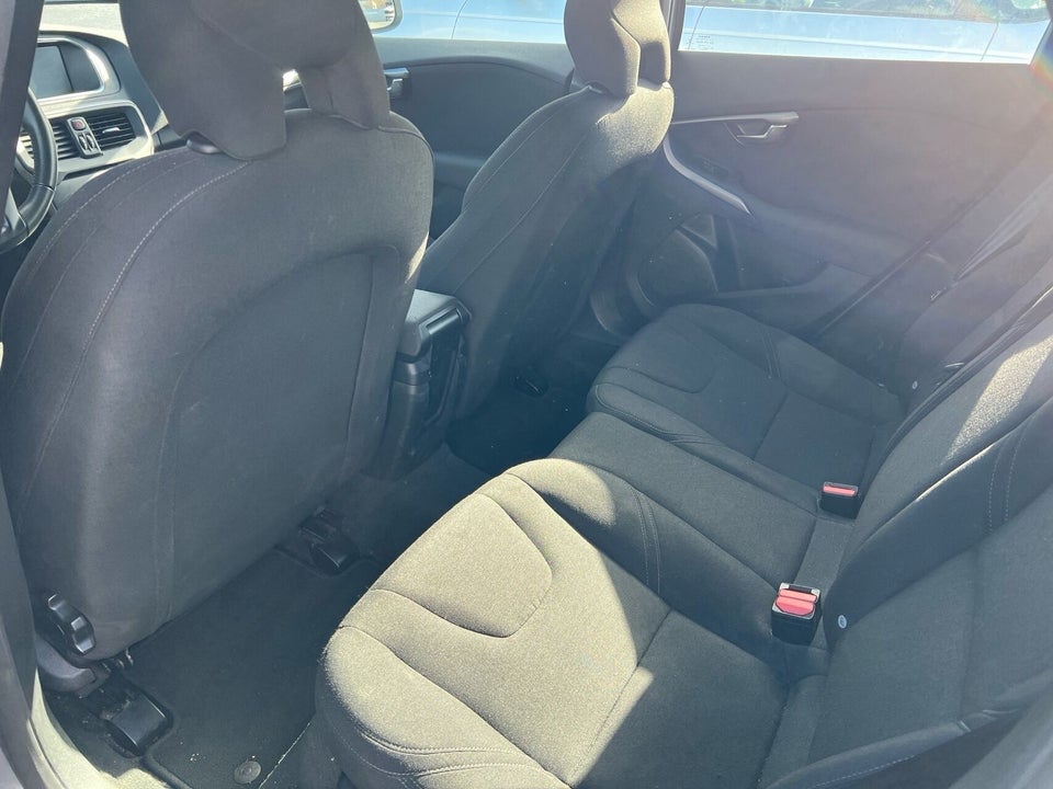 Volvo V40 2,0 D2 120 Kinetic aut. 5d