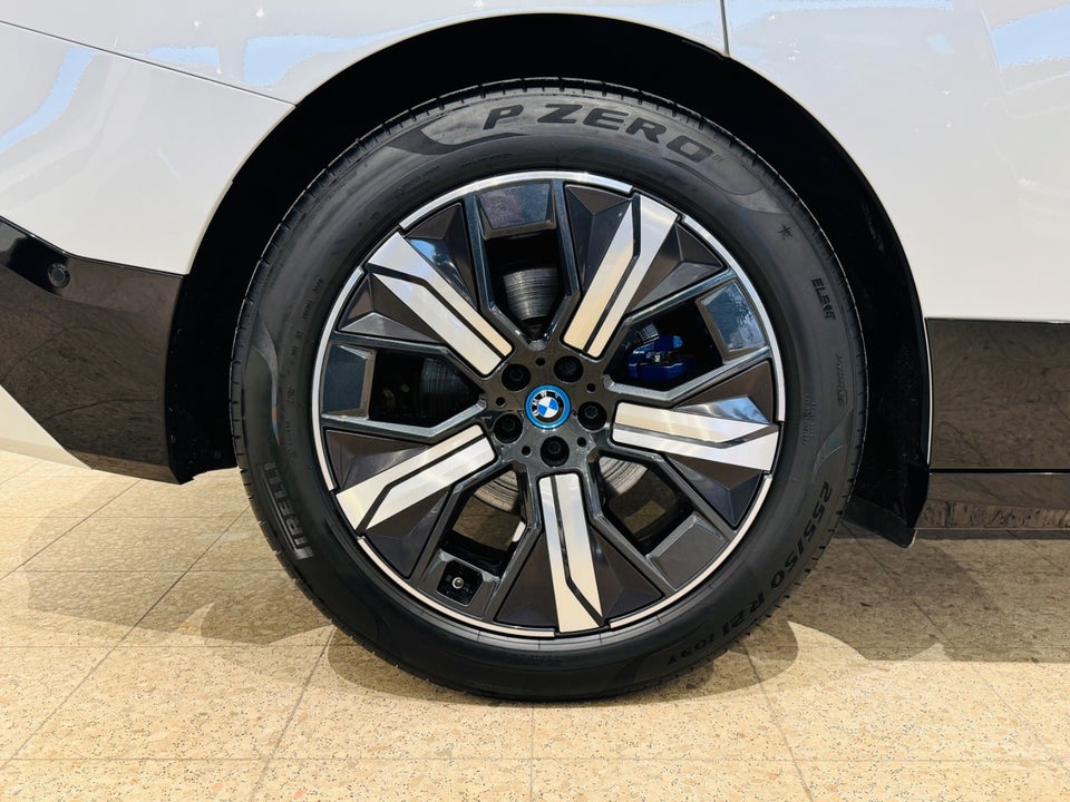 BMW iX xDrive40 Supercharged 5d
