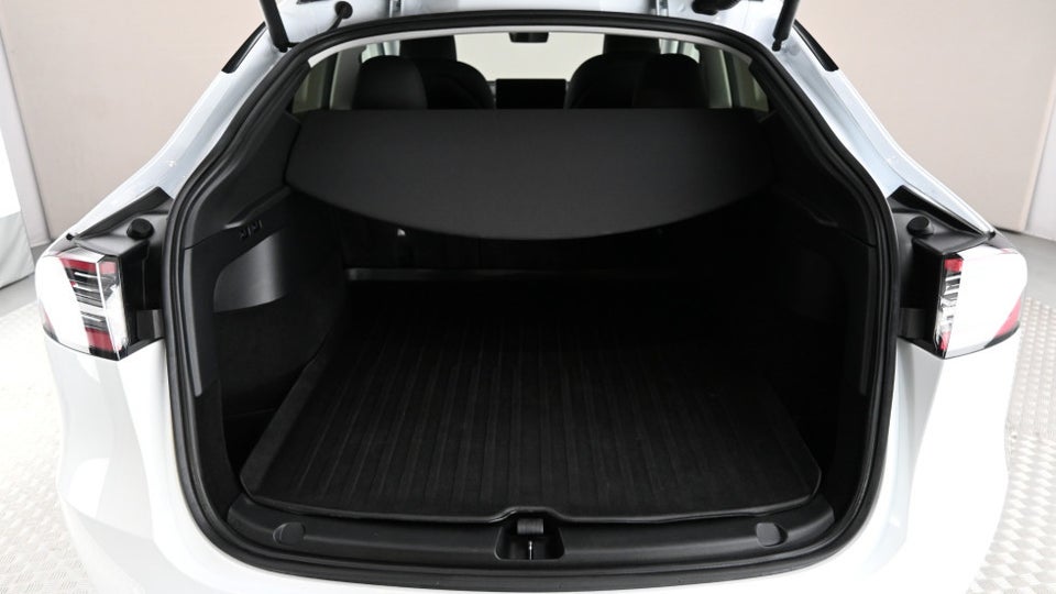 Tesla Model Y Long Range AWD 5d