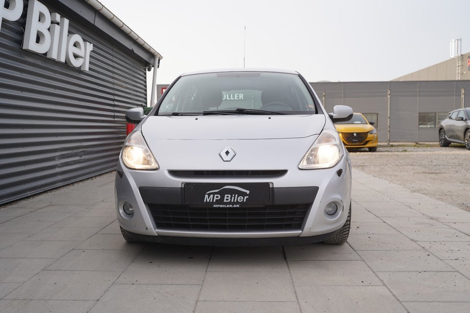 Renault Clio III 1,2 16V Authentique 5d