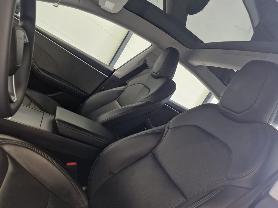 Tesla Model 3 RWD 4d