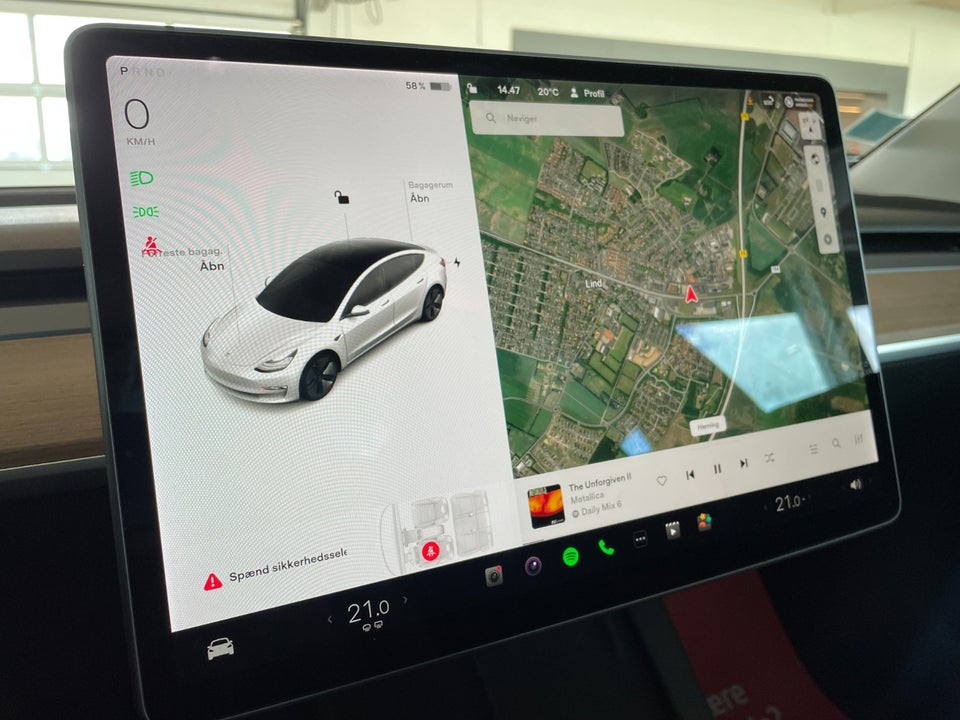 Tesla Model 3 Standard Range+ RWD 4d