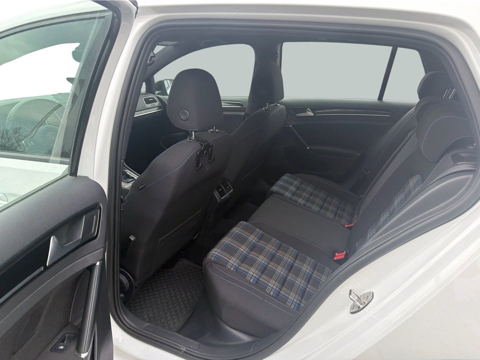 VW Golf VII 1,4 GTE DSG 5d