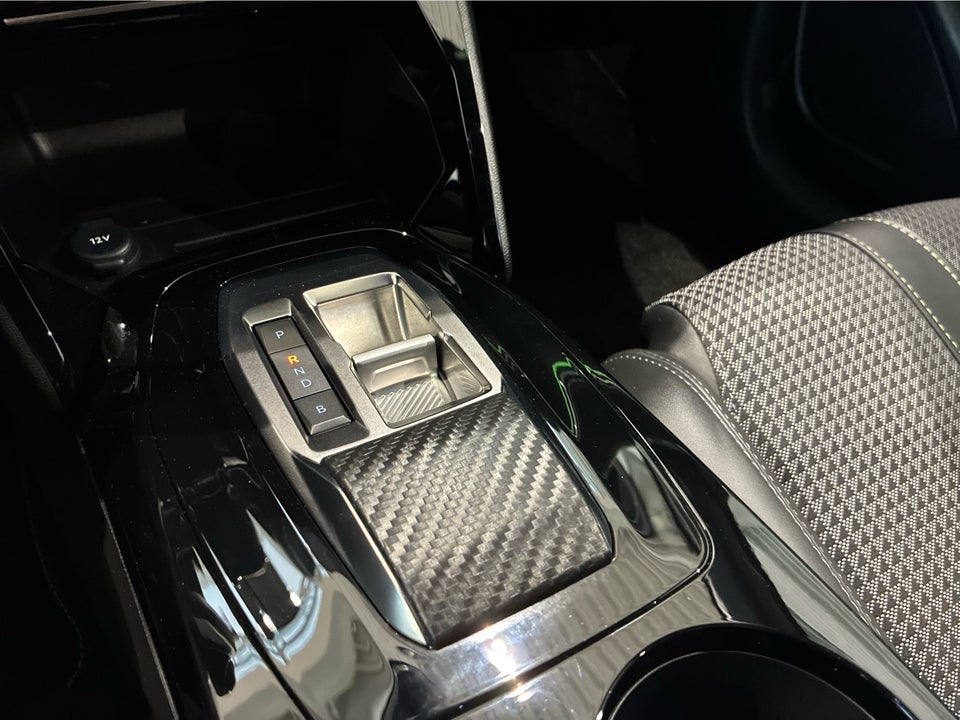 Peugeot e-208 50 GT 5d