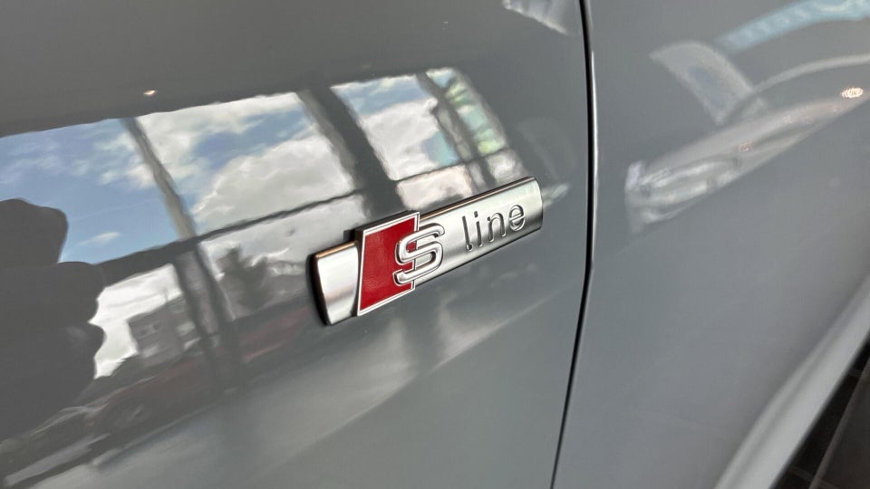 Audi Q4 e-tron 40 S-line 5d