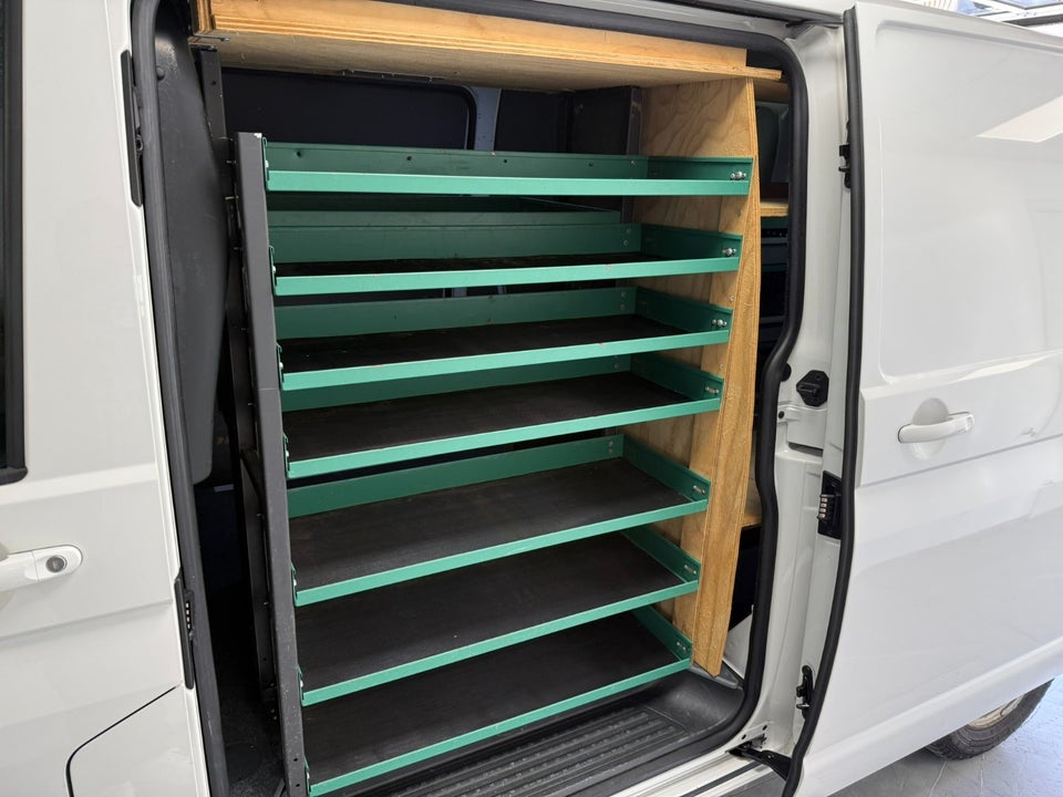 VW Transporter 2,0 TDi 150 Kassevogn DSG lang