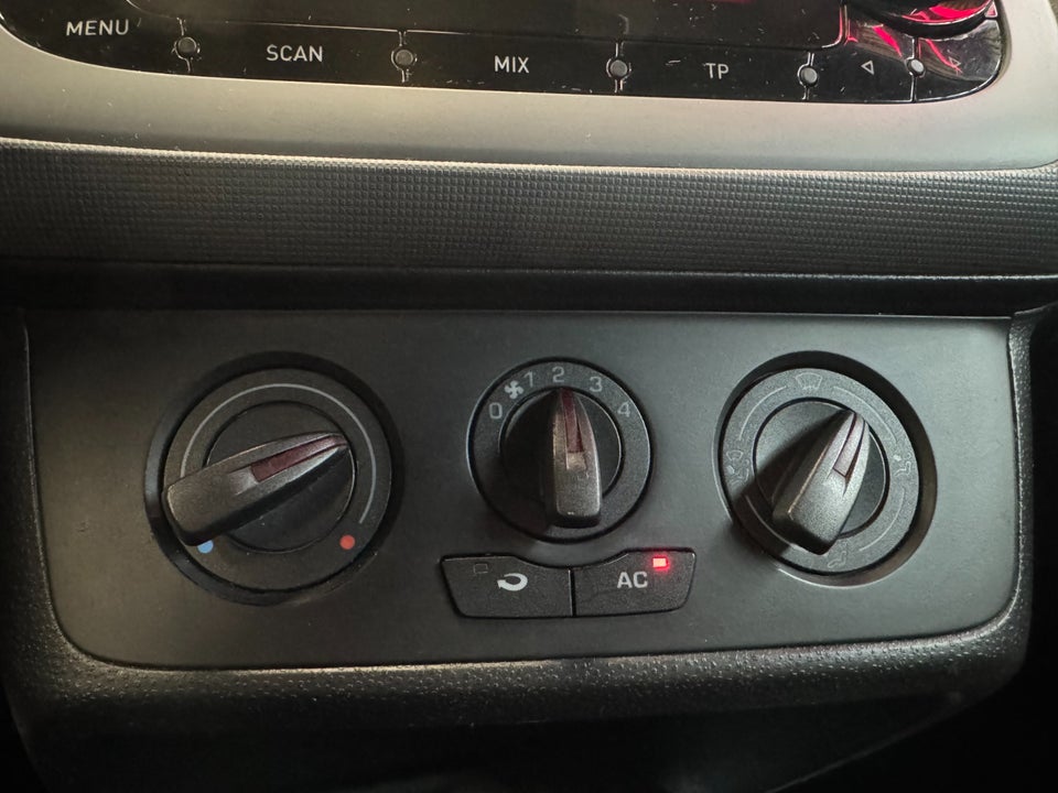 Seat Ibiza 1,2 12V 70 Reference SC 3d