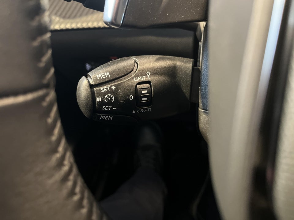 Peugeot 208 1,2 PureTech 100 Allure EAT8 5d