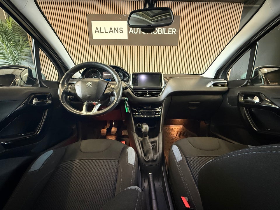 Peugeot 208 1,2 VTi Allure Sky 5d