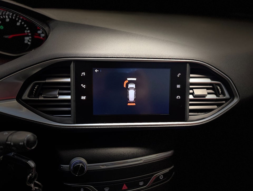 Peugeot 308 1,6 BlueHDi 120 Selection Sky 5d