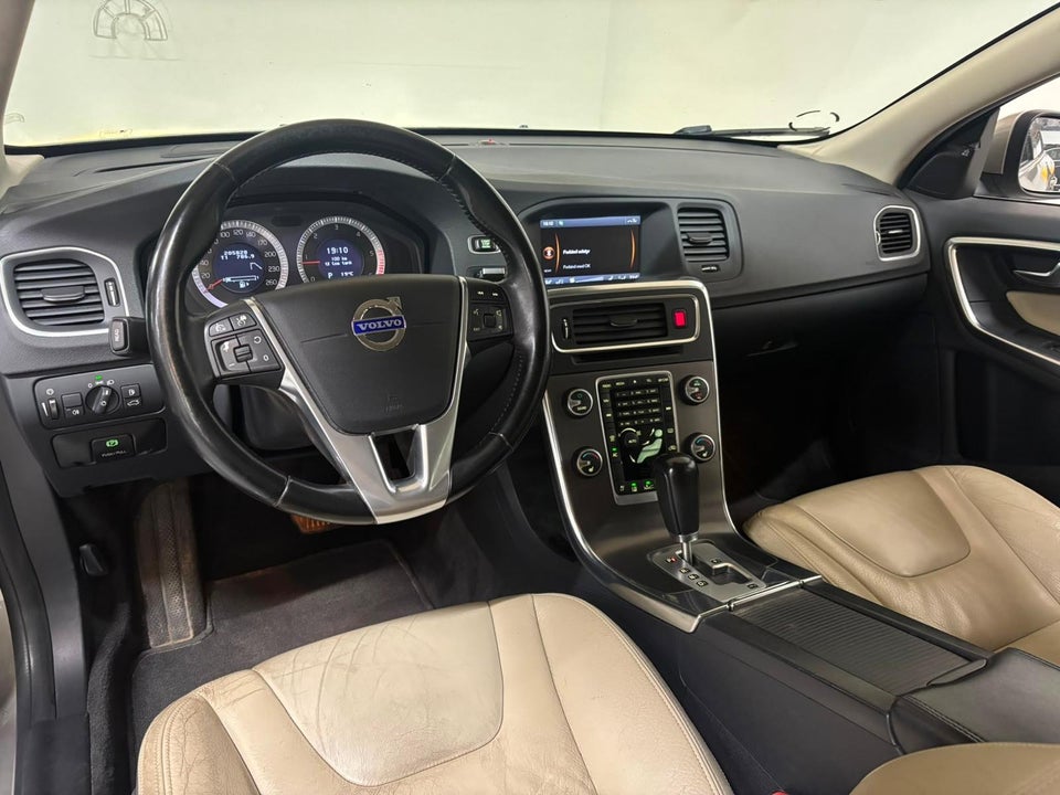 Volvo V60 2,0 D3 163 Summum aut. 5d