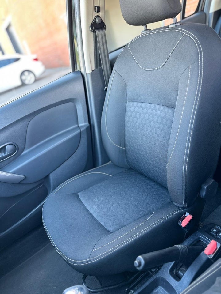 Dacia Logan 0,9 TCe 90 Ambiance MCV 5d