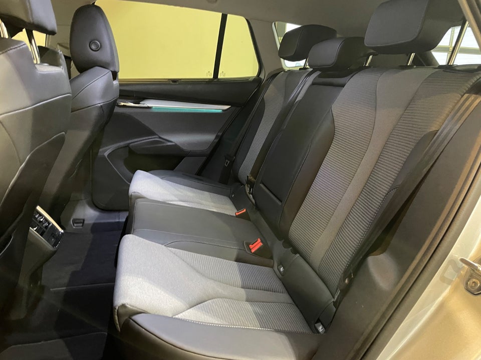 Skoda Enyaq 60 iV Loft 5d