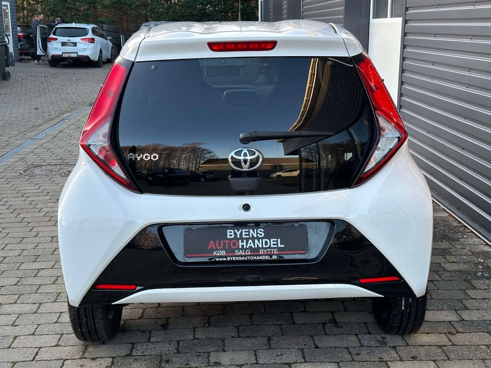 Toyota Aygo 1,0 VVT-i x-play x-shift 5d